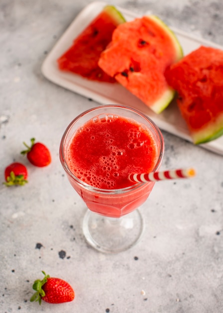 Free photo top view fresh and natural watermelon juice