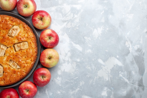 밝은 배경 과일 신선한 부드러운 익은 비타민에 사과 파이와 원을 형성하는 상위 뷰 신선한 빨간 사과