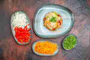 Free photo top view fresh vegetable salad with sliced carrot cabbage and bell-peppers on dark table