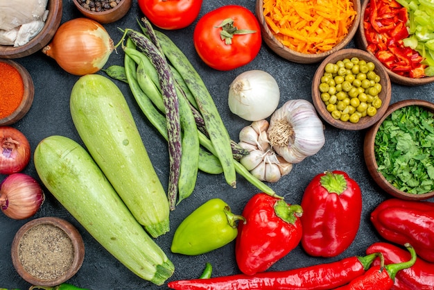 Free photo top view fresh vegetables with beans and seasonings on a dark table salad meal ripe