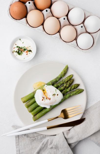 Top view fried egg with asparagus