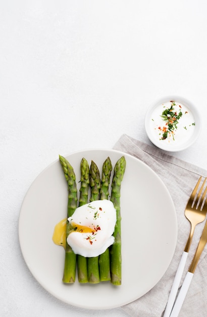 Top view fried egg with asparagus