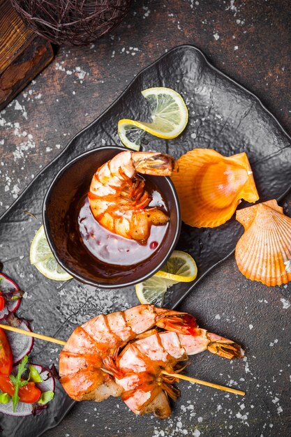 Top view fried shrimp in spicy sauce and lemon slices