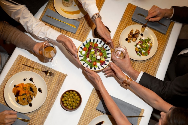 Free photo top view friends having lunch  in luxury restaurant