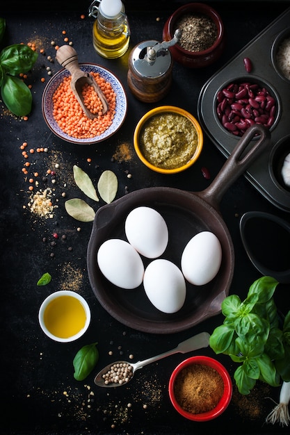 Free photo top view of frying pan with four eggs