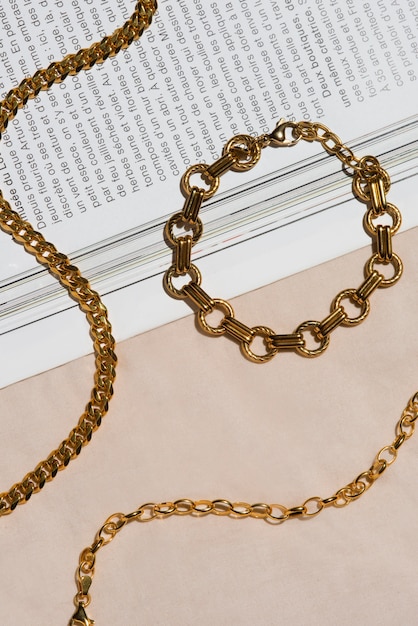 Free photo top view gold chains and book