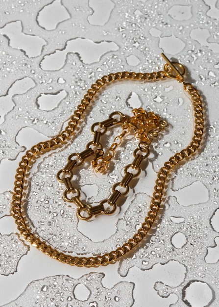 Free photo top view golden chains arrangement