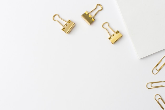 Free photo top view golden paperclips with copy space