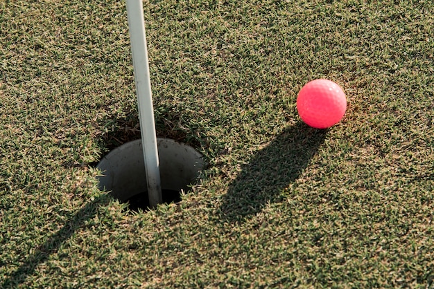 Вид сверху мяч для гольфа
