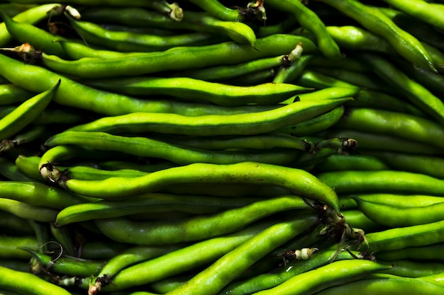 Free photo top view green beans pile