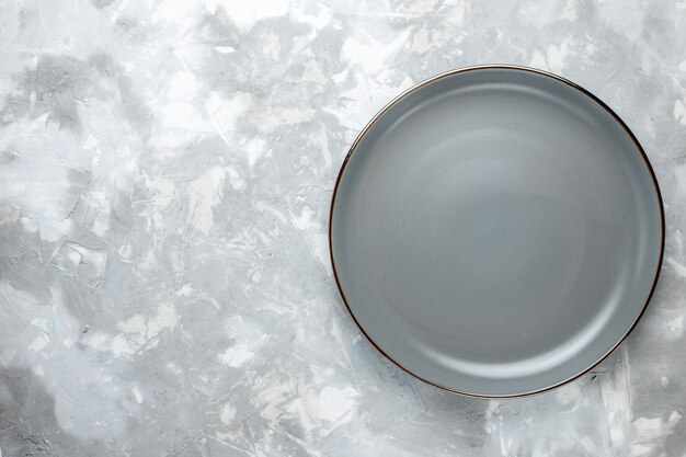 회색 책상, 부엌 접시 음식에 빈 회색 접시의 상위 뷰