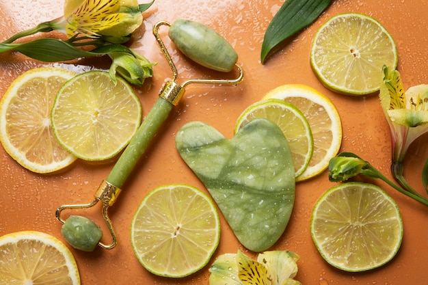 Free photo top view gua sha and citrus arrangement