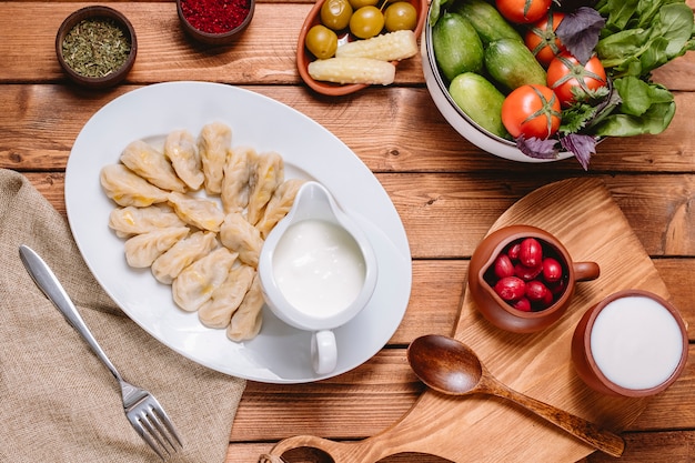 Top view of gurza dumplings platter served with yogurt