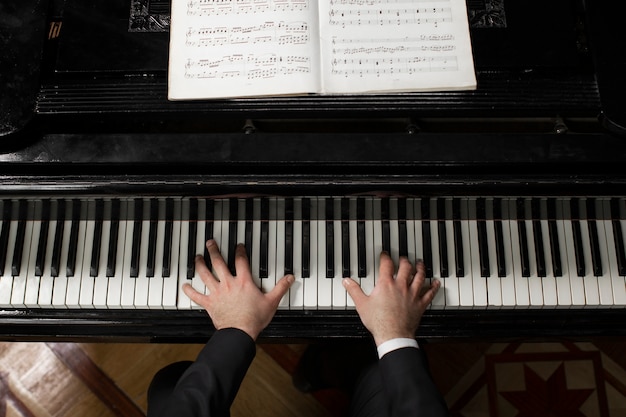 Free photo top view hands playing piano