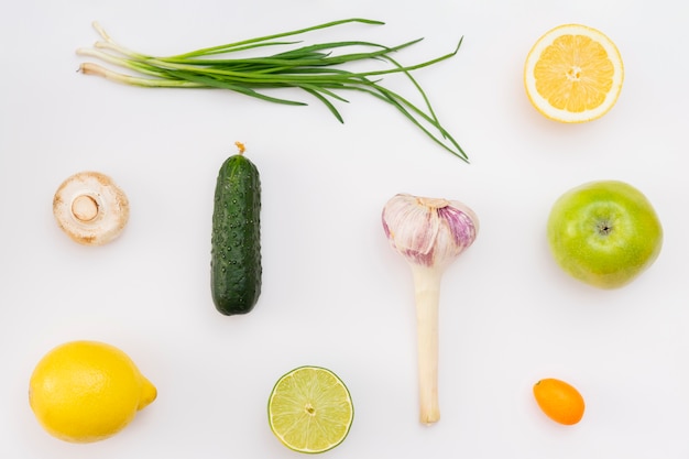 Foto gratuita vista dall'alto disposizione degli alimenti sani