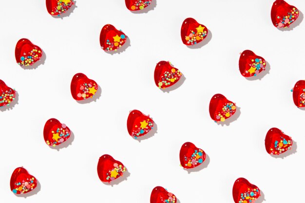 Free photo top view over  heart shaped lollipops