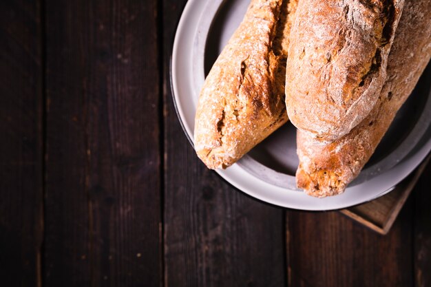 Free photo top view homemade bread on a plate