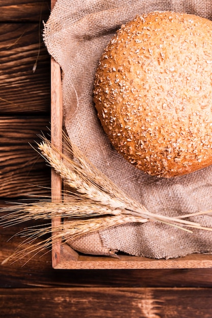 Free photo top view homemade bread with seeds