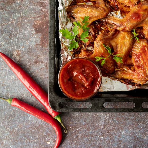 Free photo top view hot chicken wings in baking tray