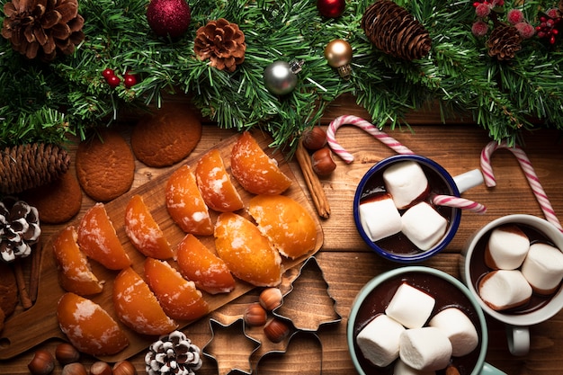 Foto gratuita vista dall'alto cioccolata calda con dolci