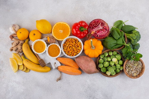 Foto gratuita vista dall'alto del cibo che aumenta l'immunità per uno stile di vita sano