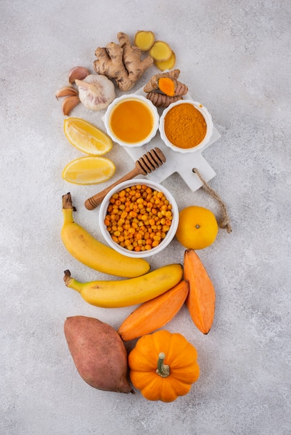 Foto gratuita vista dall'alto del cibo che aumenta l'immunità per uno stile di vita sano