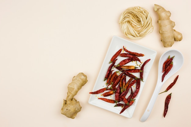 Vista dall'alto di ingredienti per una ricetta