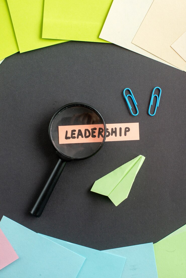 Free Photo top view leadership note with colored stickers on dark background business job teamwork marketing leadership plan color
