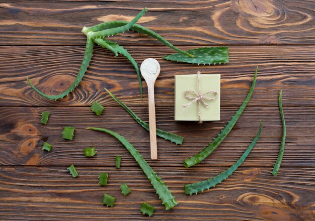 Free photo top view leaf of aloe vera and soap