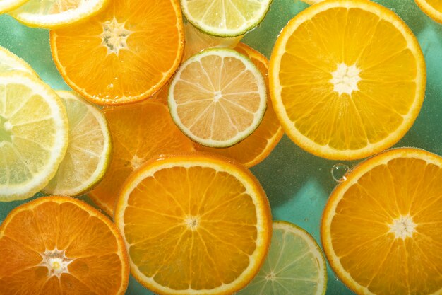 トップビューレモンとオレンジのスライス