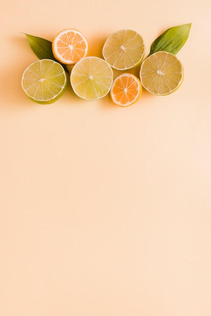 Free photo top view lemon and oranges