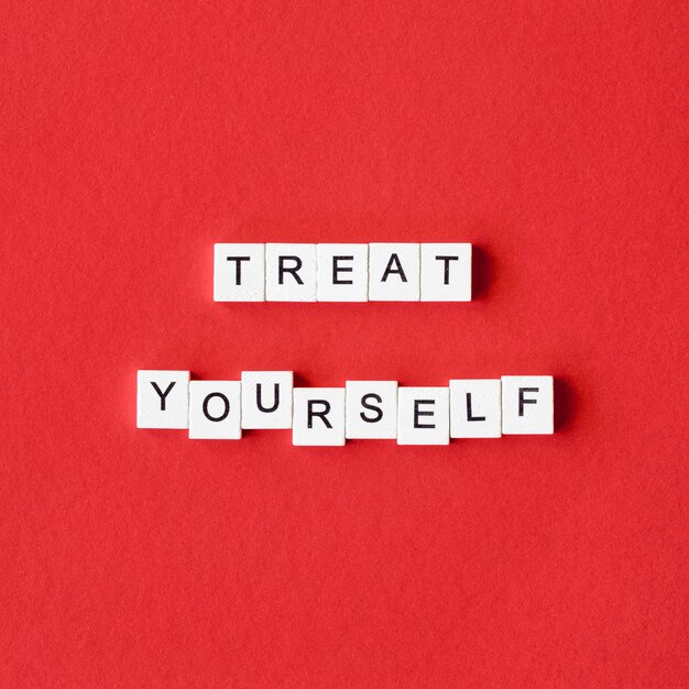 Free Photo top view letter cubes on red background