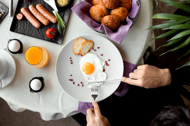 Free photo top view of man having breakfast with sunny side up egg