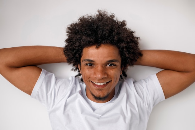 Free photo top view man with afro hairstyle