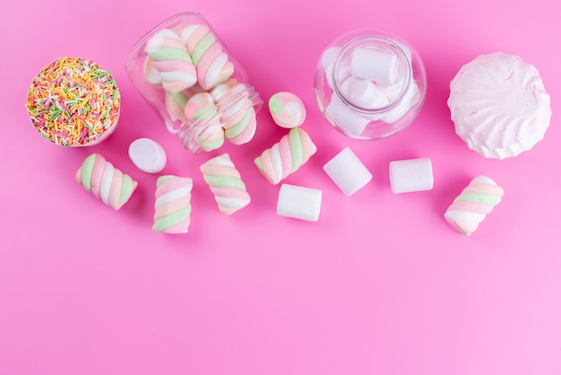 Free photo a top view marshmallows and meringues sweet and delicious on pink, cake biscuit sweet sugar