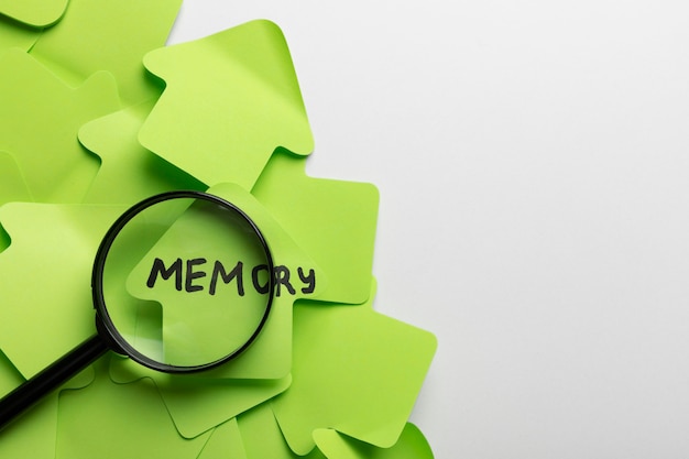 無料写真 緑のポストイットとトップビューメモリの概念