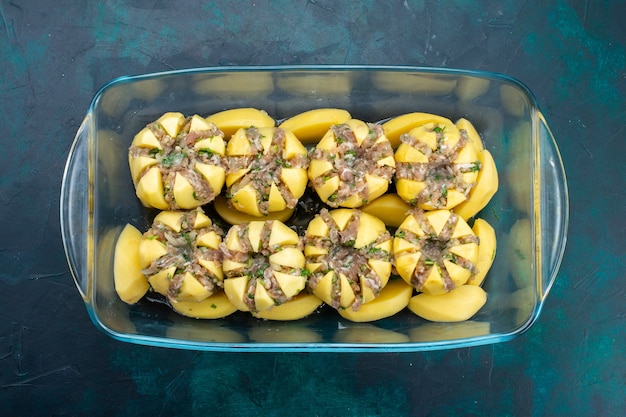 Free photo top view of minced meat inside potatoes on dark surface