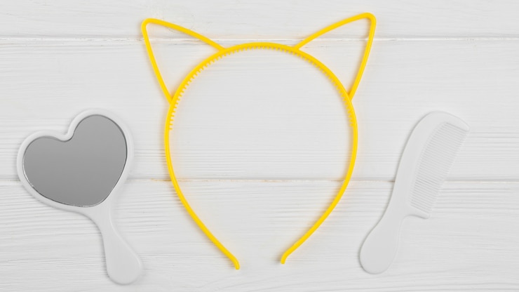 無料Photo ベビーシャワー用の猫耳付きミラーと櫛の平面図