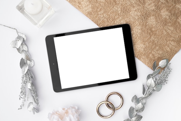 Free photo top view mock-up tablet with wedding rings