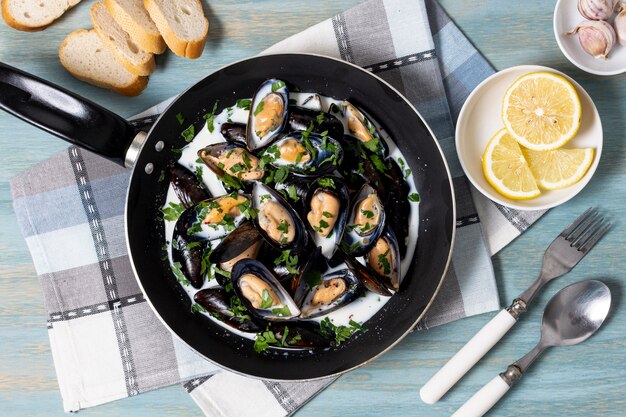 Top view mussels with parsley and lemon