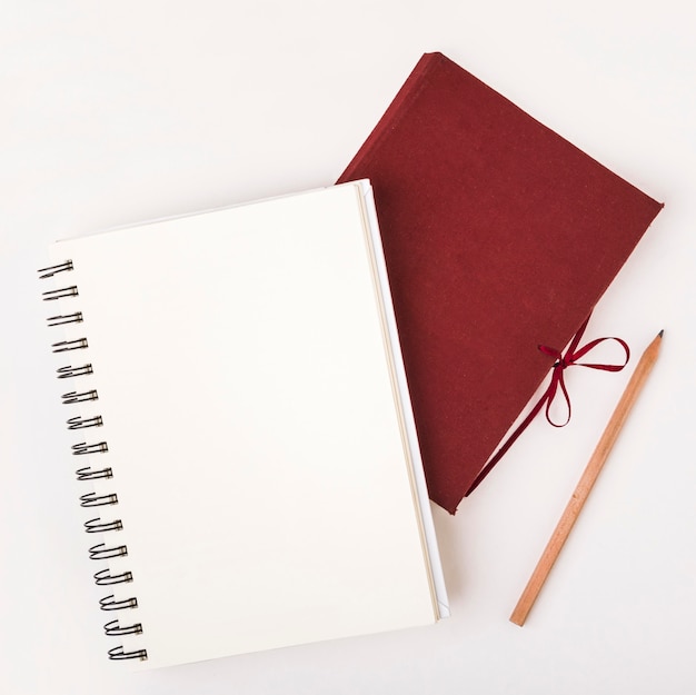 Free photo top view notepad concept with pencil