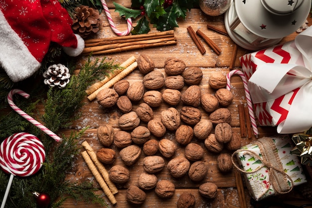 クリスマスの装飾とトップビューナッツ