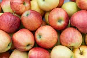 Бесплатное фото Вид сверху на гроздь яблок