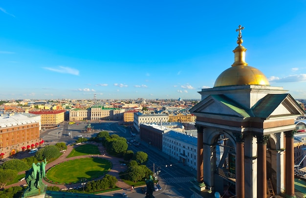 Бесплатное фото Вид на город из исаакиевского собора