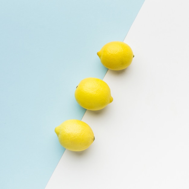Бесплатное фото Вид сверху концепции лимона с копией пространства