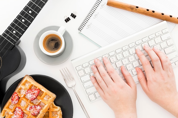 Free photo top view office tools and waffles