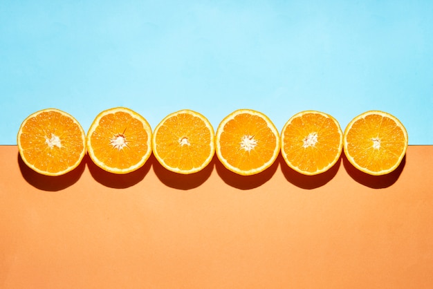 Free photo top view orange slices arrangement