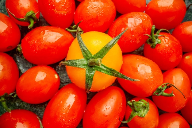 Top view orange tomatoes with tomatoes on dark background tree fruit photo taste fresh color