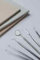 Бесплатное фото Вид сверху на элементы профориентации для стоматологов