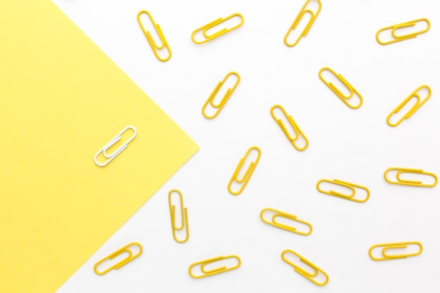 Free photo top view paper clips